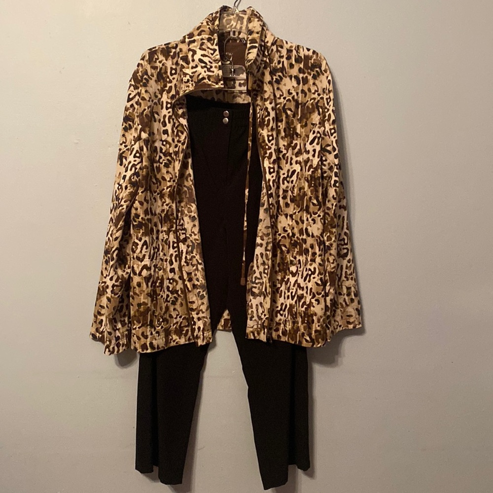 Zenergy by Chico. Size 3 suit